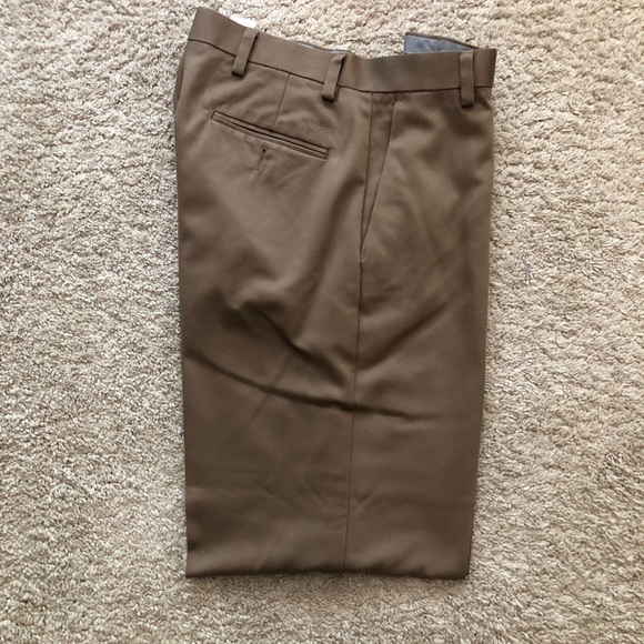 Dockers D3 Classic Fit Khaki Pants - Picture 4 of 6